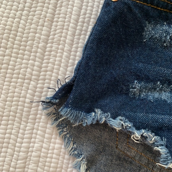 Signature 8 high rise cut off shorts - Picture 3 of 4